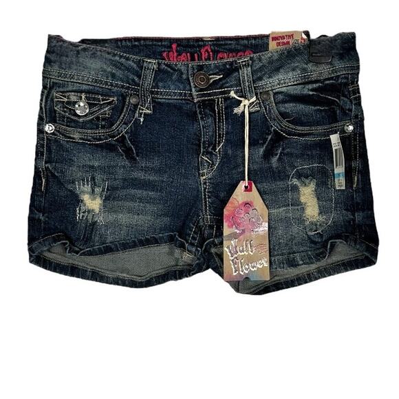 Wallflower Best Fitting Distressed Jean Shorts Size 5 Regular - Picture 7 of 7